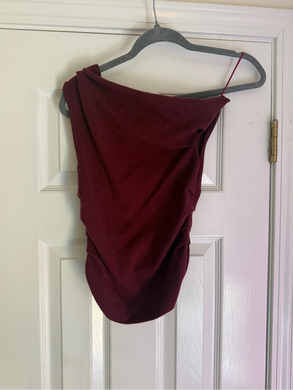 BRAND NEW Le Lis off the shoulder top